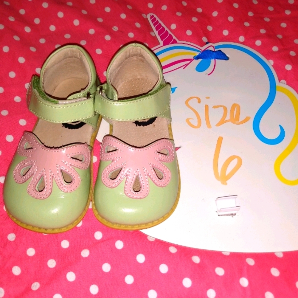 Livie and Luca Petals size 6